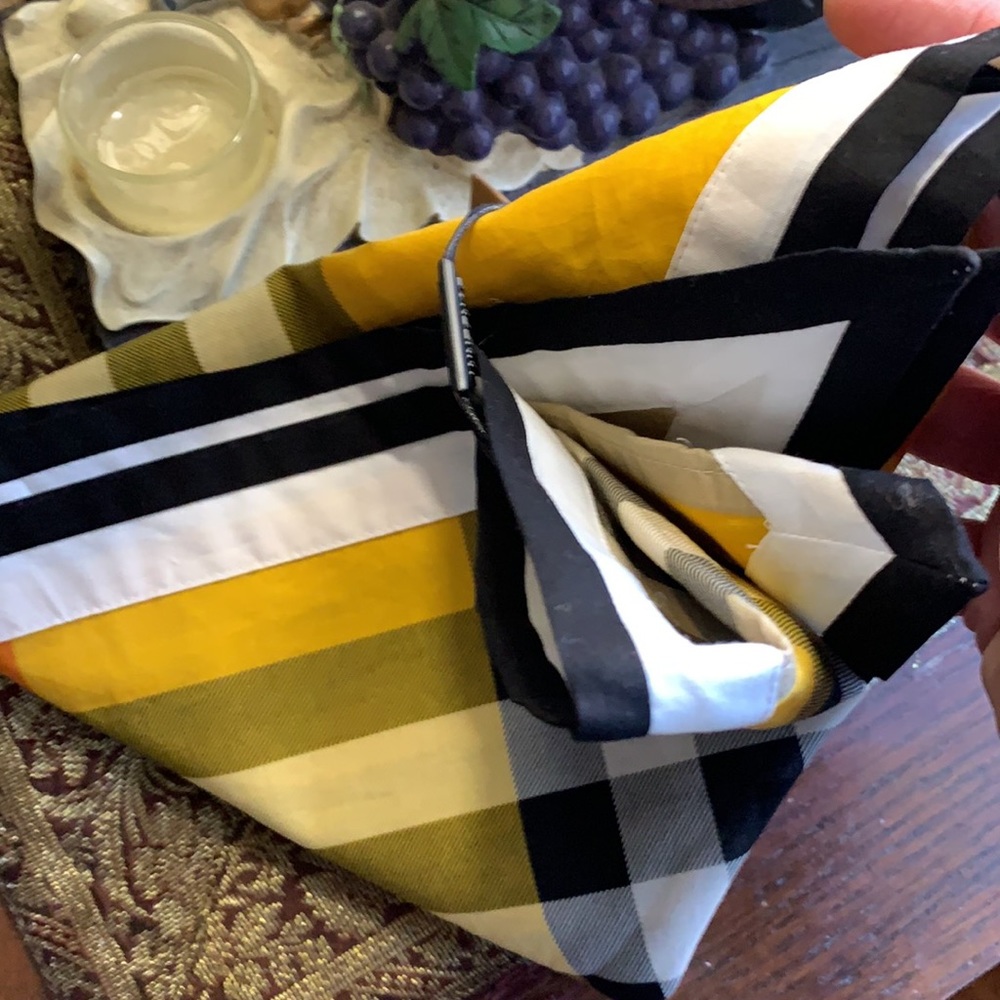 SOLD⛔️Authentic BURBERRY 100% Cotton vintage checkers triangle scarf - Picture 13 of 14